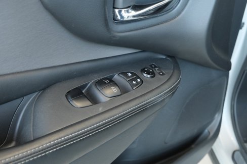 Used 2023 Nissan Murano SV image 7