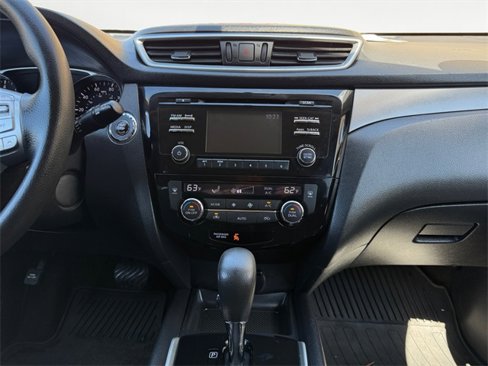 Used 2016 Nissan Rogue SV image 11