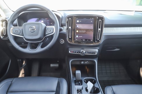 Used 2025 Volvo XC40 B5 Core w/ Protection Package Premier image 13