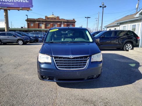 Used 2008 Chrysler Town & Country Touring image 4