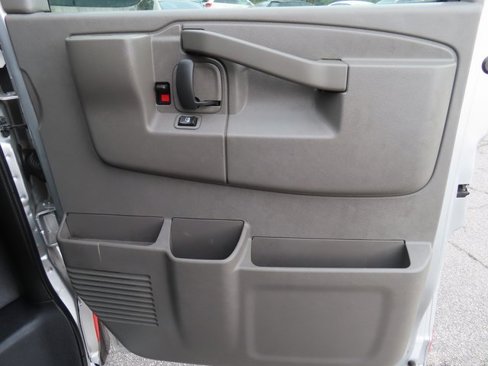 Used 2017 Chevrolet Express 2500 image 29