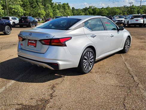 Used 2024 Nissan Altima 2.5 SV image 25