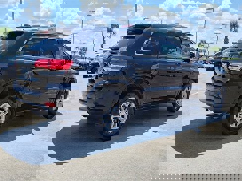 Used 2019 Jeep Grand Cherokee Laredo image 8