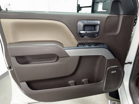 Used 2015 Chevrolet Silverado 1500 LTZ Z71 w/ LTZ Plus Package image 11