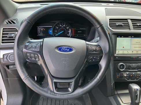 Used 2017 Ford Explorer XLT w/ Equipment Group 202A image 10