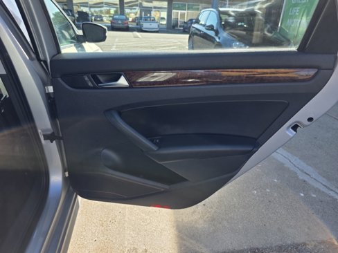 Used 2013 Volkswagen Passat 2.5 SEL Premium image 15