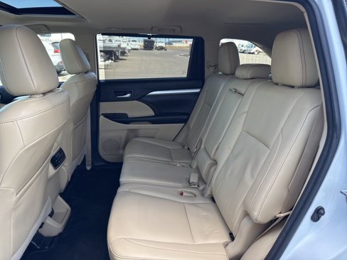 Used 2017 Toyota Highlander XLE image 31