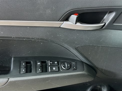 Used 2020 Hyundai Elantra SE w/ Cargo Package (C1) image 15