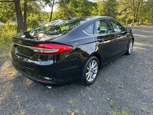 Used 2017 Ford Fusion SE w/ Fusion SE Technology Package image 4