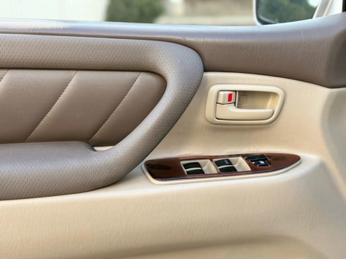 Used 2000 Toyota Land Cruiser image 39