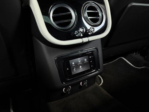 Used 2020 Bentley Bentayga Design Series image 49