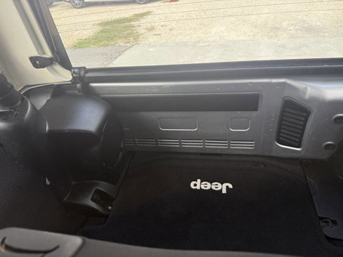 Used 2012 Jeep Wrangler Unlimited Rubicon w/ Connectivity Group image 34