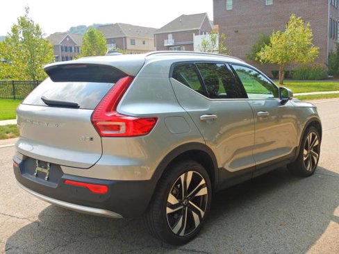 Used 2025 Volvo XC40 B5 Plus image 7