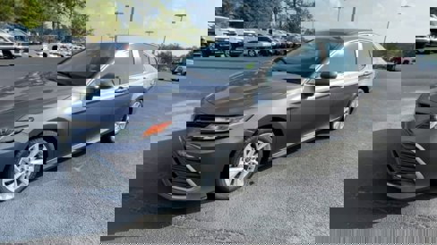 Used 2021 Toyota Camry LE image 4