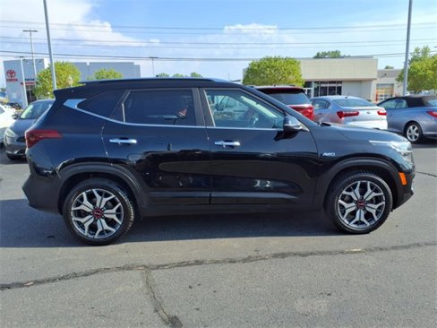 Certified 2022 Kia Seltos SX w/ Sunroof Package image 8