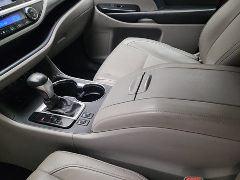 Used 2017 Toyota Highlander XLE image 26