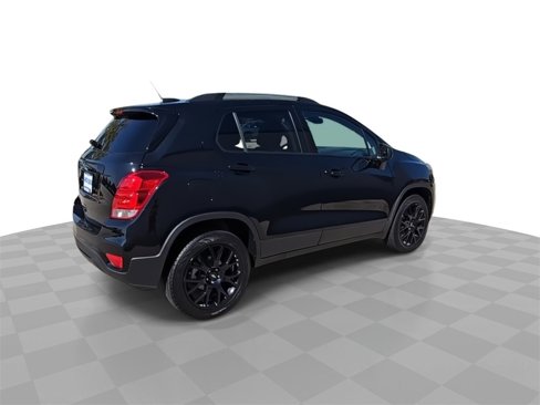 Certified 2022 Chevrolet Trax LT w/ Midnight Edition image 8