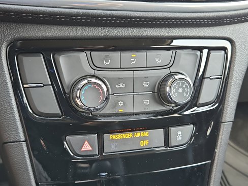 Used 2020 Buick Encore Preferred image 35