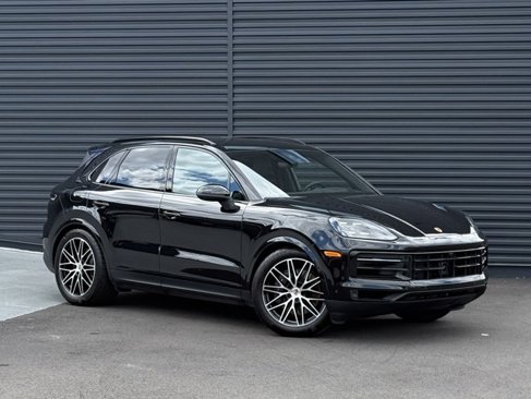 Certified 2025 Porsche Cayenne image 9