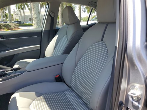 Used 2024 Toyota Camry SE image 21