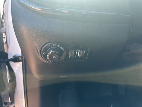 Used 2022 Jeep Compass Altitude image 11