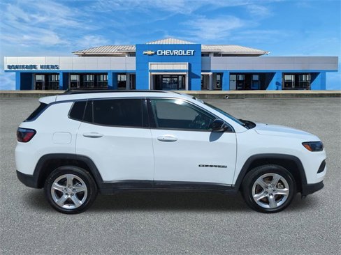 Used 2023 Jeep Compass Latitude image 3