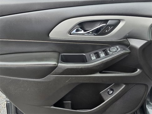 Used 2021 Chevrolet Traverse LT image 9