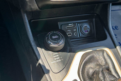 Used 2017 Jeep Cherokee 75th Anniversary image 26