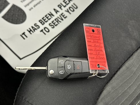 Used 2016 Ford Fusion SE image 30