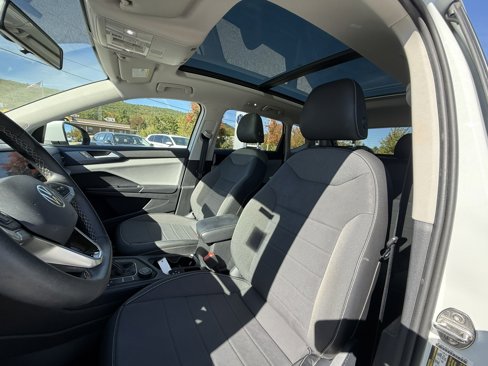 Certified 2022 Volkswagen Taos SE image 11