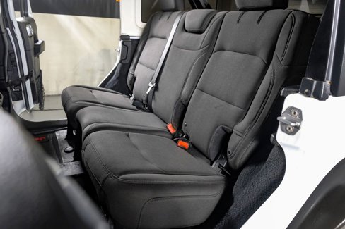 Used 2018 Jeep Wrangler Unlimited Sahara image 32