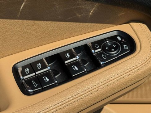 Used 2018 Porsche Macan image 16