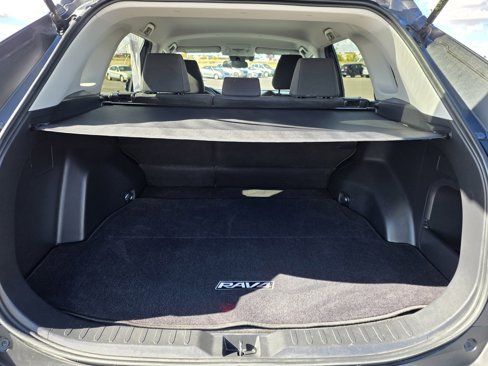 Used 2019 Toyota RAV4 LE image 30