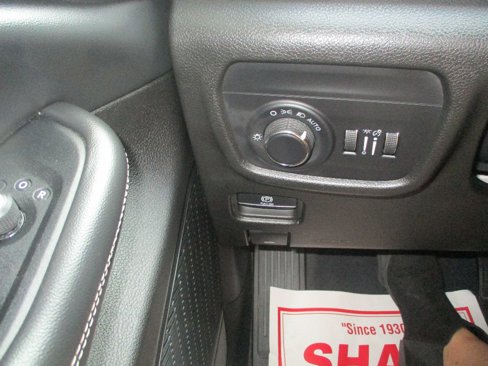 Used 2023 Jeep Grand Cherokee L Laredo image 14