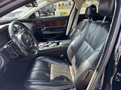 Used 2013 Jaguar XJ image 14