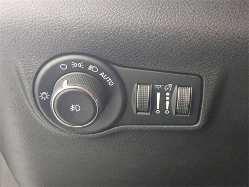 Used 2022 Jeep Compass Limited image 14