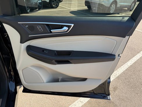 Used 2022 Ford Edge Titanium image 21