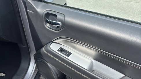 Used 2016 Jeep Compass High Altitude image 25