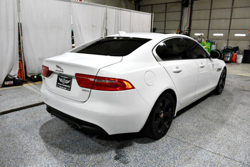 Used 2017 Jaguar XE image 6
