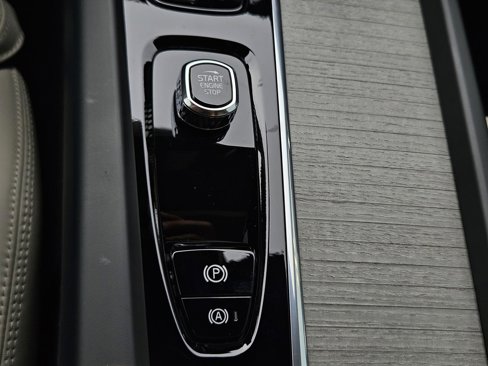 New 2025 Volvo V60 B5 Cross Country Ultra w/ Protection Package Premier image 19