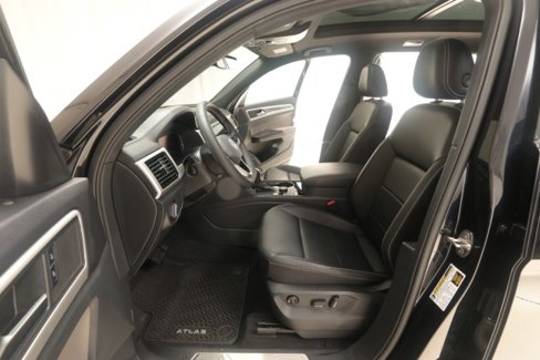 Used 2022 Volkswagen Atlas Cross Sport SE image 33