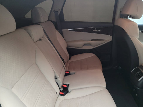 Used 2017 Kia Sorento LX w/ LX Convenience Package image 19