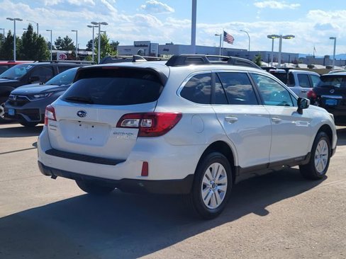 Used 2017 Subaru Outback 2.5i Premium image 4