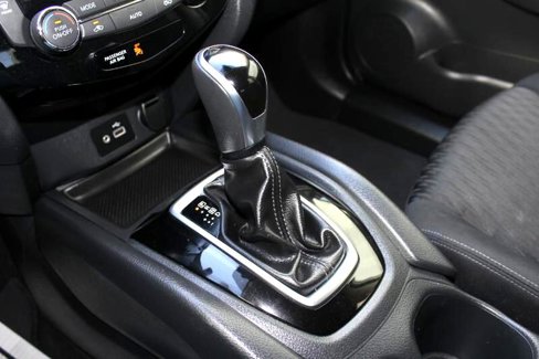 Used 2020 Nissan Rogue SV image 25