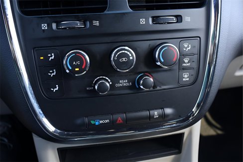Used 2017 Dodge Grand Caravan SXT image 28