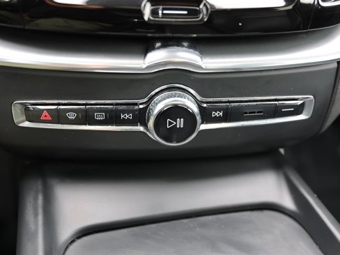 Used 2019 Volvo XC60 T5 Momentum w/ Multimedia Package image 28