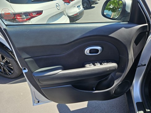Used 2018 Kia Soul + image 17