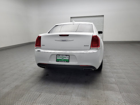 Used 2018 Chrysler 300 Limited image 7