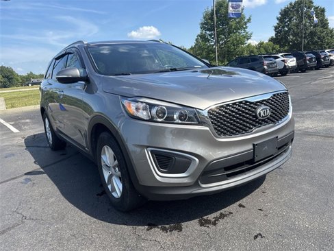 Used 2018 Kia Sorento LX image 2