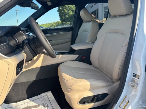 New 2025 Jeep Grand Cherokee Limited image 19